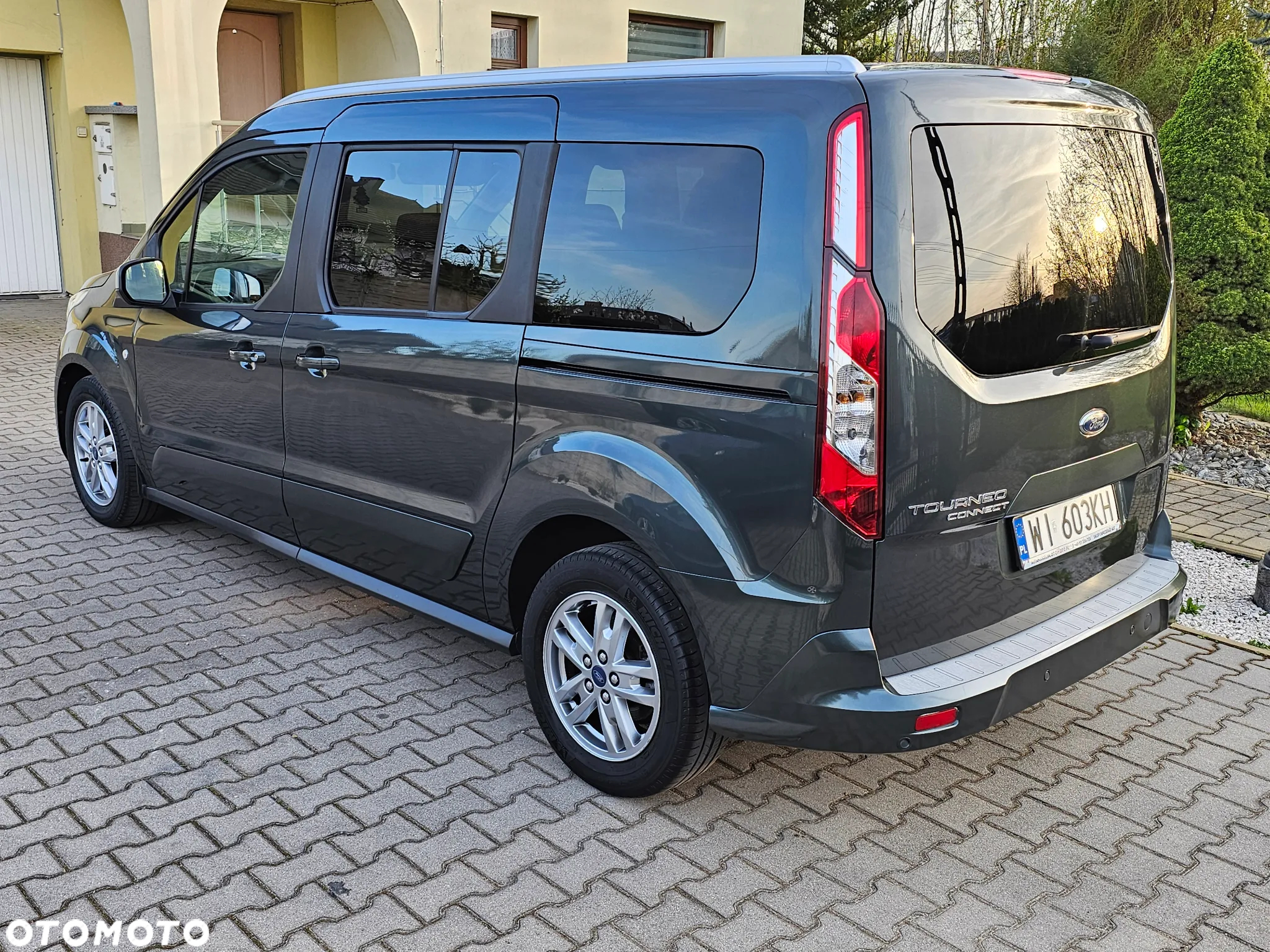 Ford Tourneo Connect Grand - 2