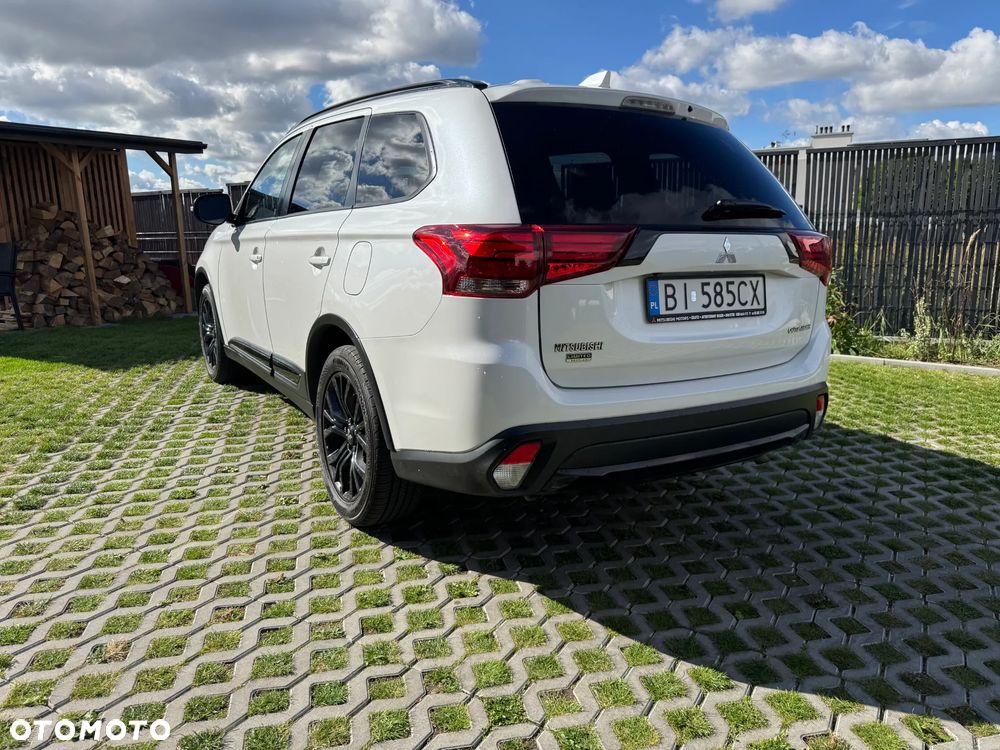 Mitsubishi Outlander - 4
