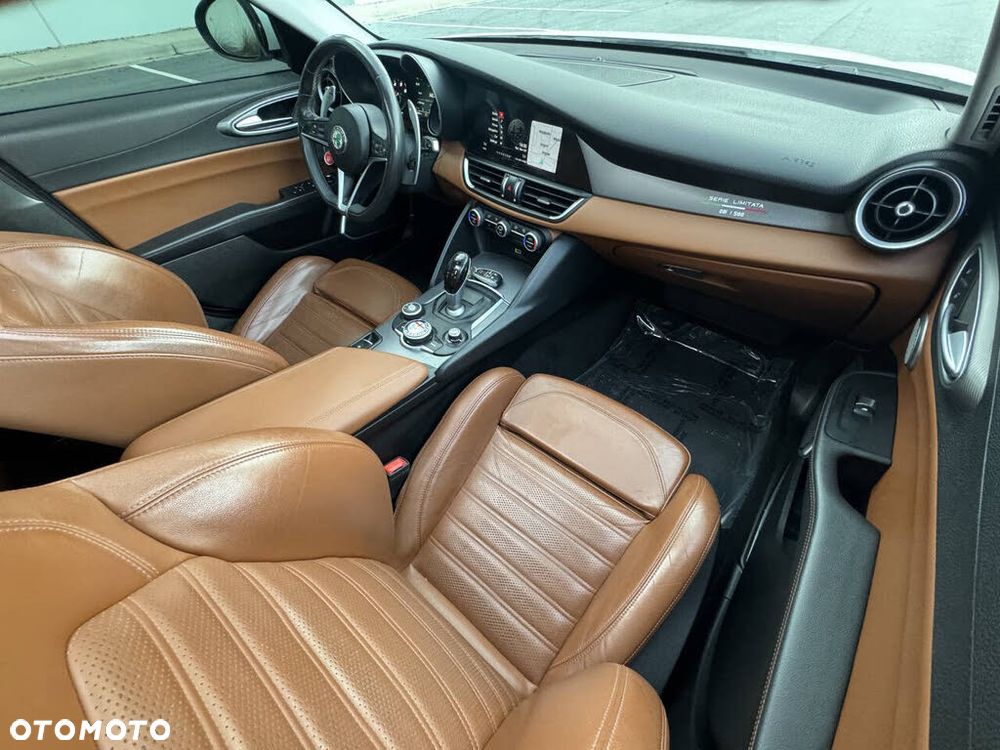 Alfa Romeo Giulia - 16