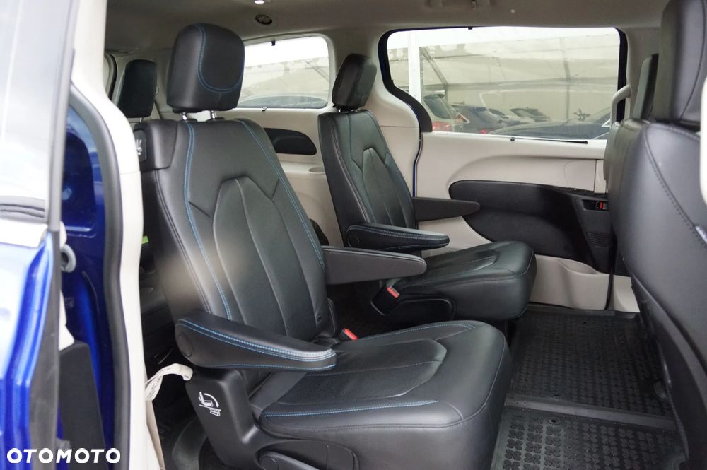 Chrysler Pacifica - 31