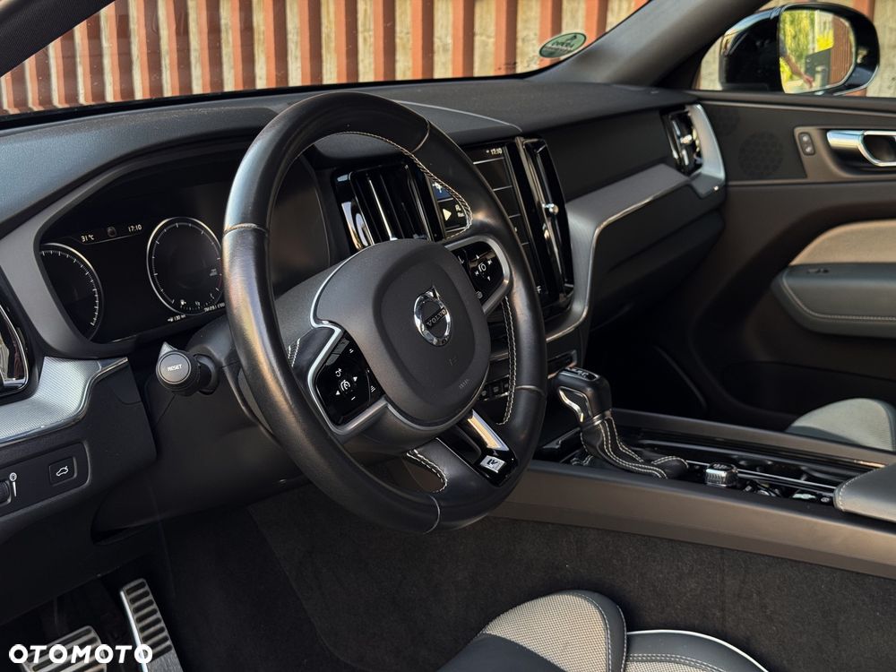 Volvo XC 60 D4 R-Design - 17