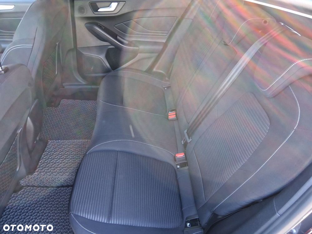 Ford Focus 1.5 EcoBoost Titanium - 17