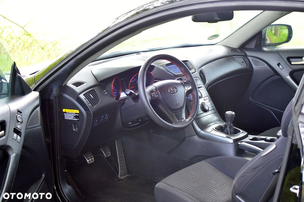 Hyundai Genesis Coupe 2.0 T - 9