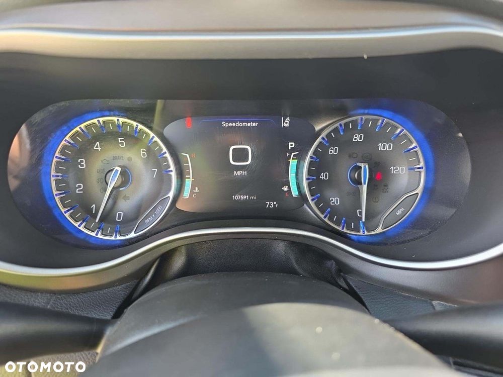 Chrysler Pacifica - 11