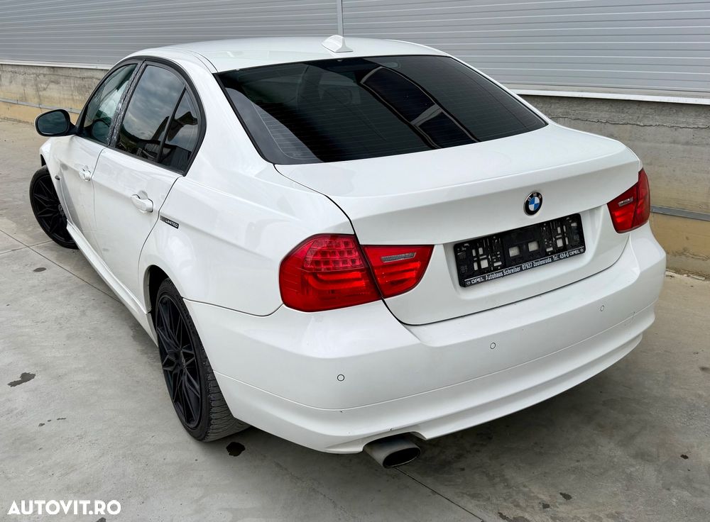BMW Seria 3 320d DPF Aut. - 24