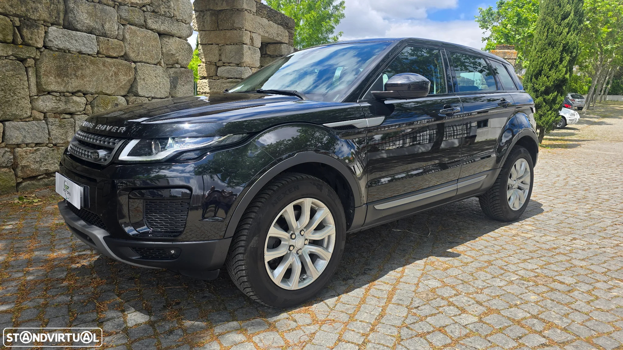 Land Rover Range Rover Evoque 2.0 D150 R-Dynamic - 3