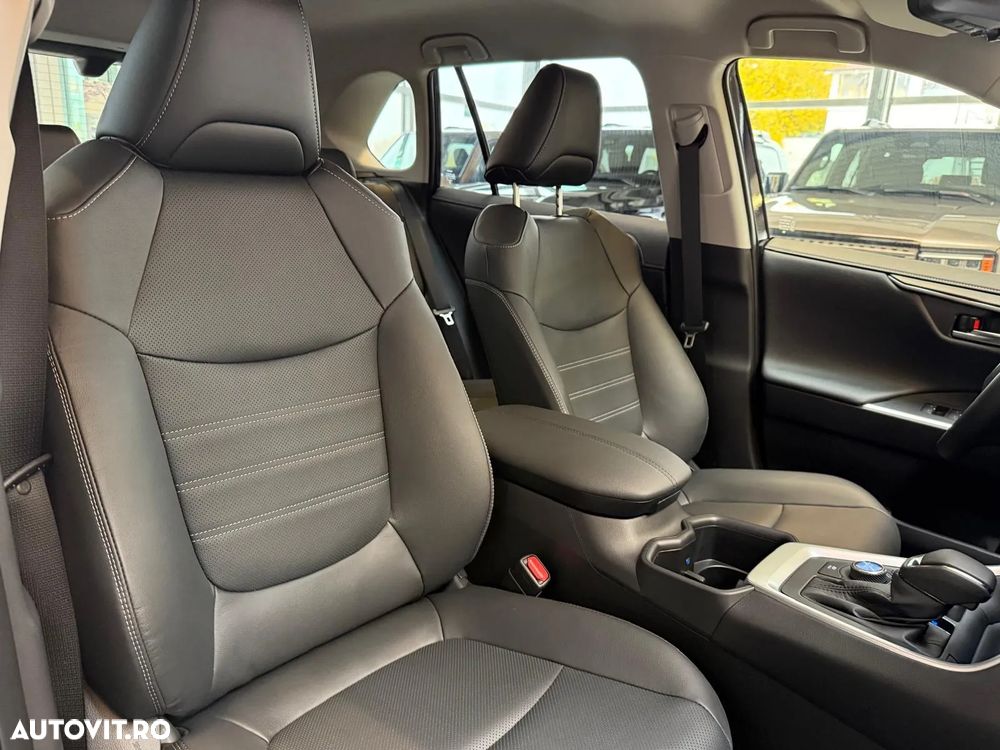 Toyota RAV4 - 6