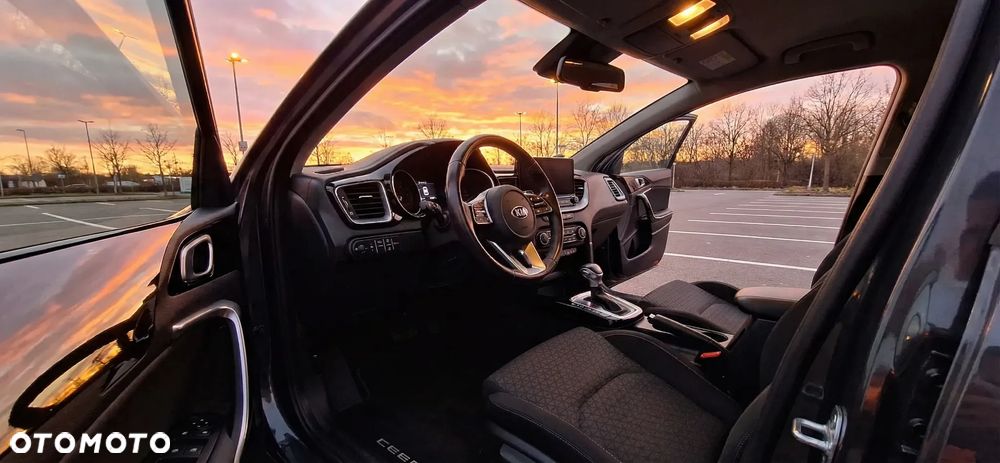 Kia Ceed 1.6 CRDi (48V Mild-Hybrid) DCT7 Platinum - 14