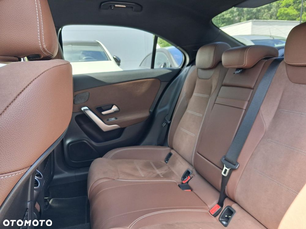 Mercedes-Benz Klasa A 220 4-Matic AMG Line 8G-DCT - 5