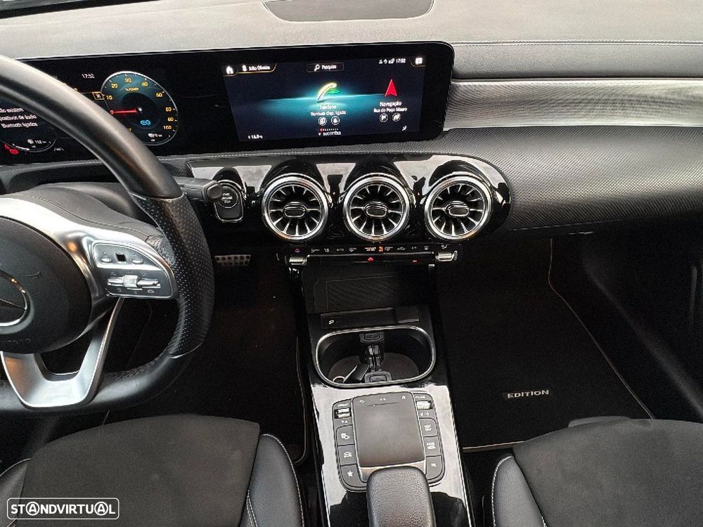 Mercedes-Benz A 250 Limousine e AMG Line - 13