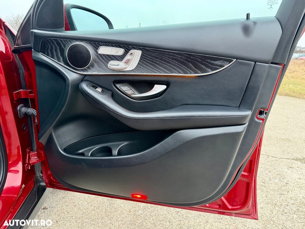 Mercedes-Benz GLC 300 4Matic 9G-TRONIC AMG Line - 27