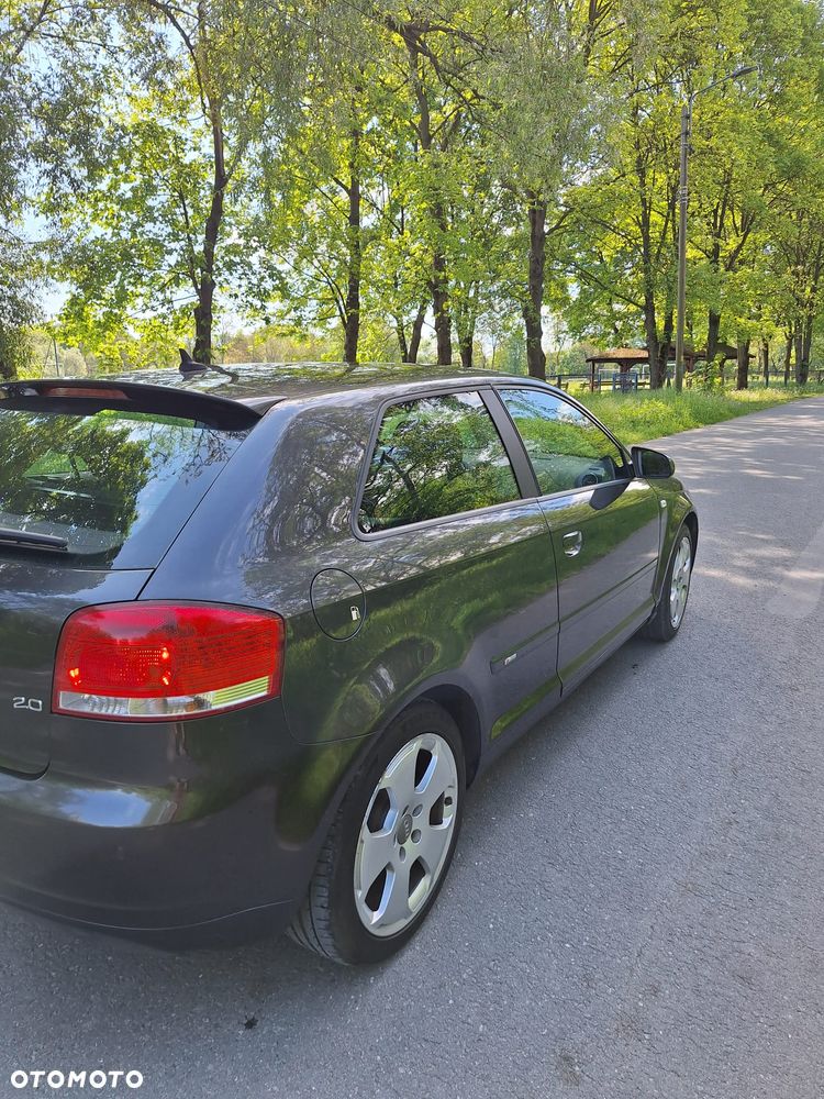 Audi A3 3-drzwiowe 2.0 FSI Attraction - 2
