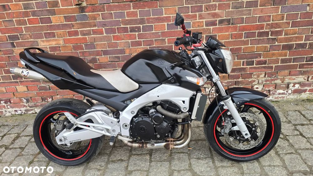 Suzuki GSR - 7