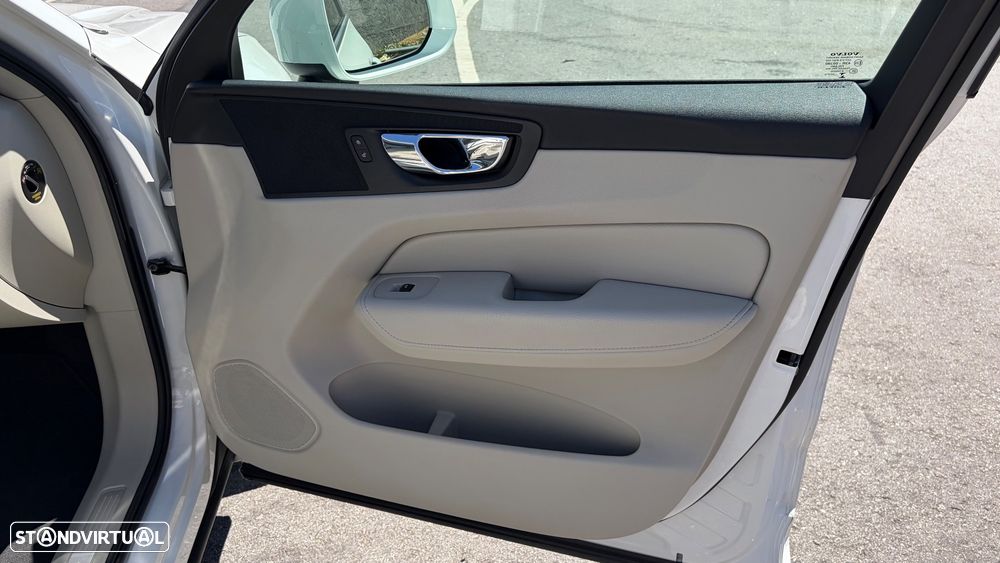 Volvo XC 60 D4 AWD Geartronic Momentum - 48