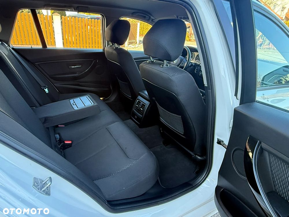 BMW Seria 3 318d M Sport Shadow - 34