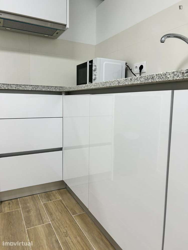 Quarto - localizado em Aveiro - Grande imagem: 5/13