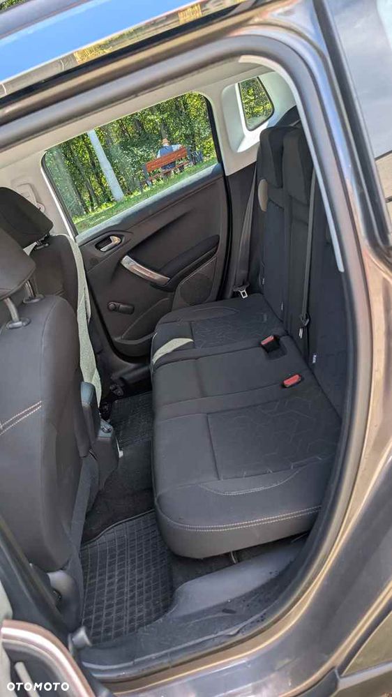 Peugeot 2008 1.6 e-HDi Active S&S - 11