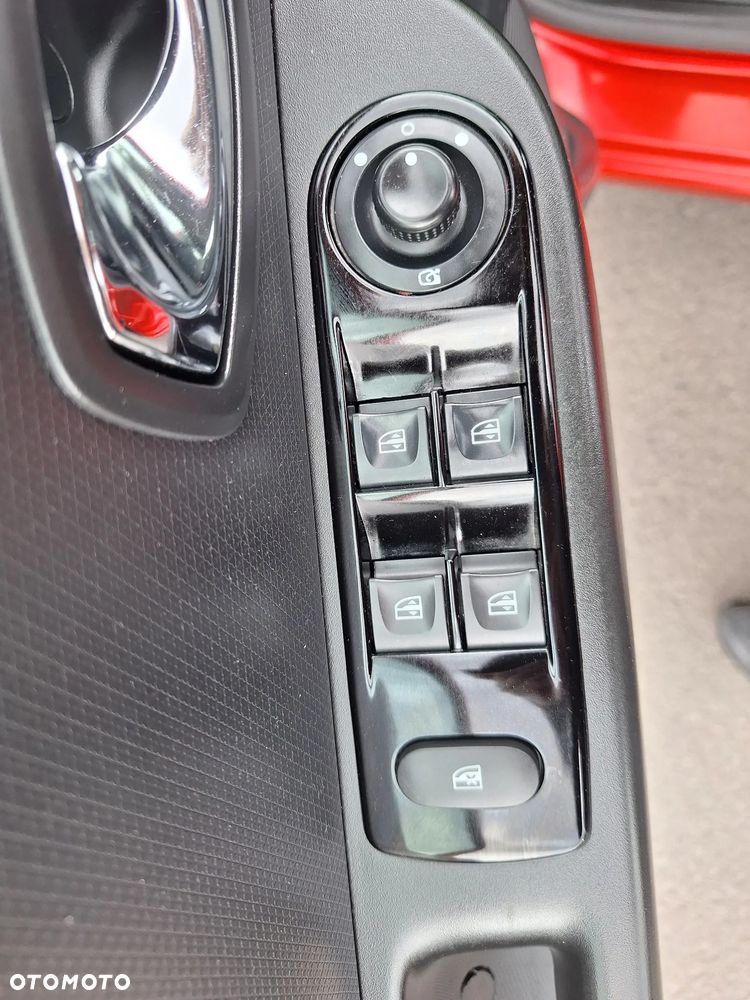 Renault Clio TCe 90 Paris - 24