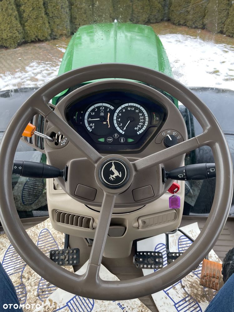 John Deere 6215R - 11