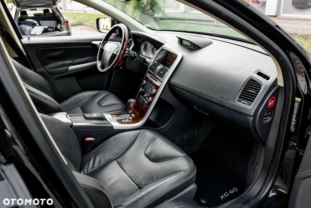 Volvo XC 60 T6 AWD Momentum - 31