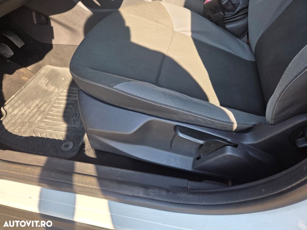 Ford Focus 1.6 TDCI DPF Ambiente - 9