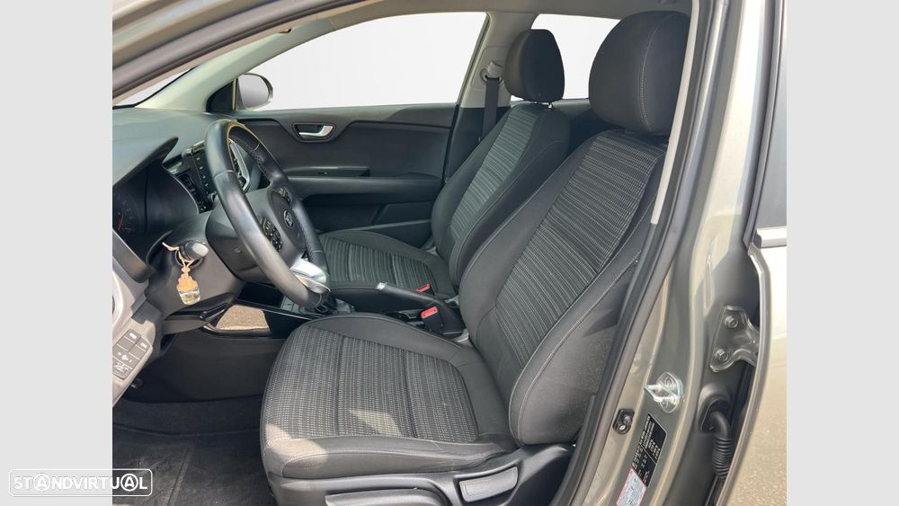 Kia Stonic 1.0 T-GDI EX — fotografia 8