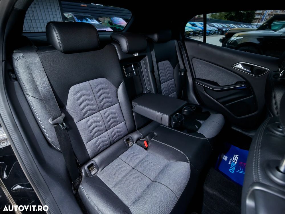 Mercedes-Benz GLA 180 d 7G-DCT Urban - 31