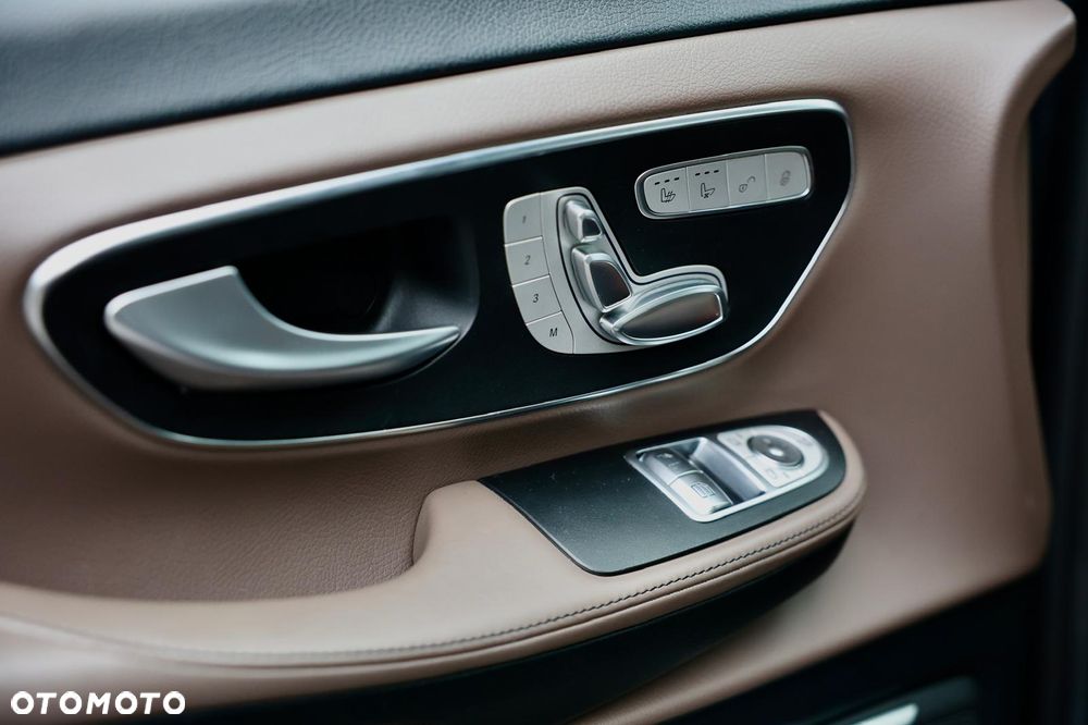 Mercedes-Benz Klasa V 300 d Exclusive 9G-Tronic (d³ugi) - 15
