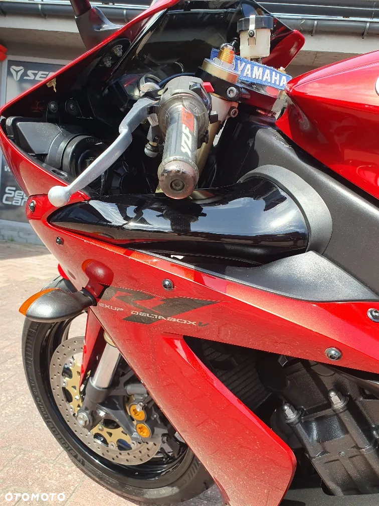 Yamaha R1 - 8