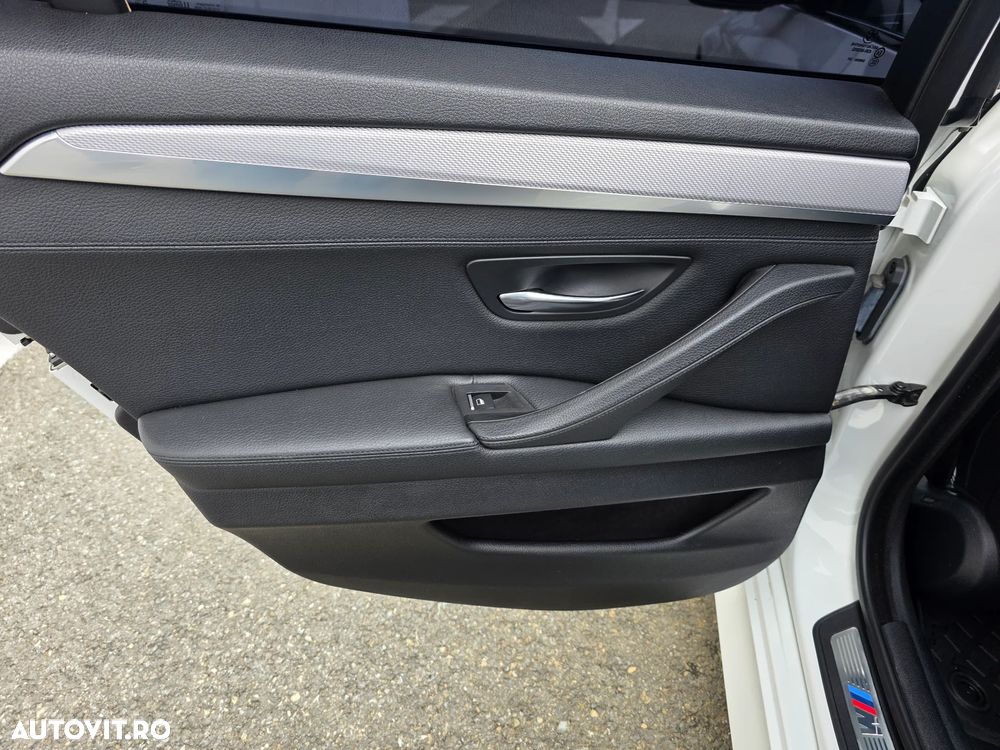 BMW Seria 5 525d xDrive AT - 35