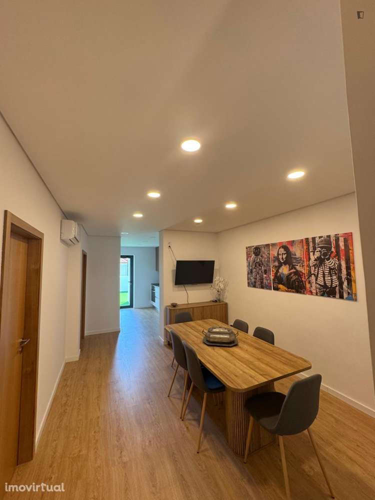 Quarto - localizado em Paranhos Porto - Grande imagem: 5/11