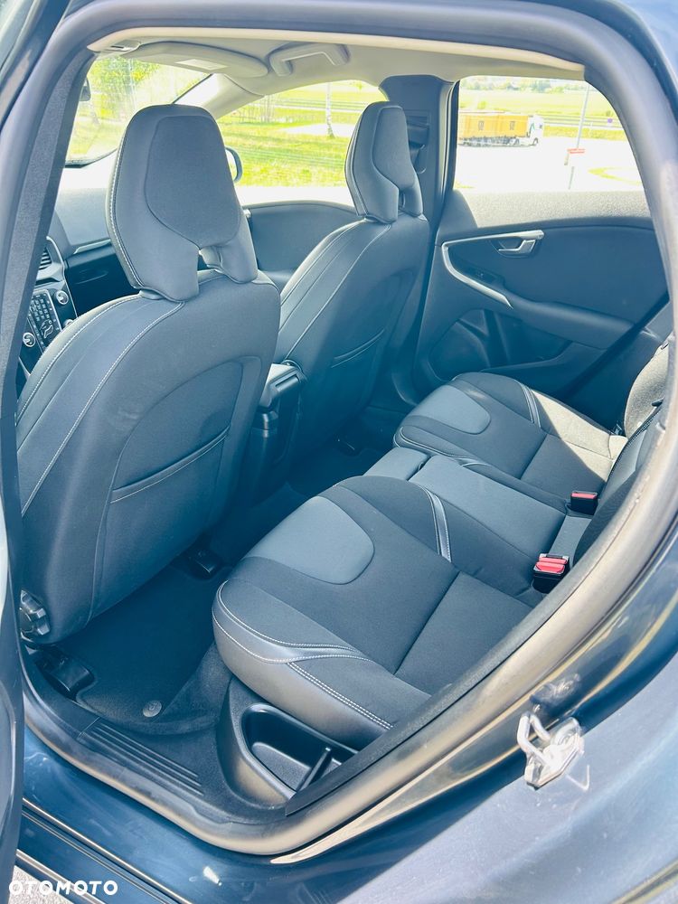Volvo V40 D2 - 9