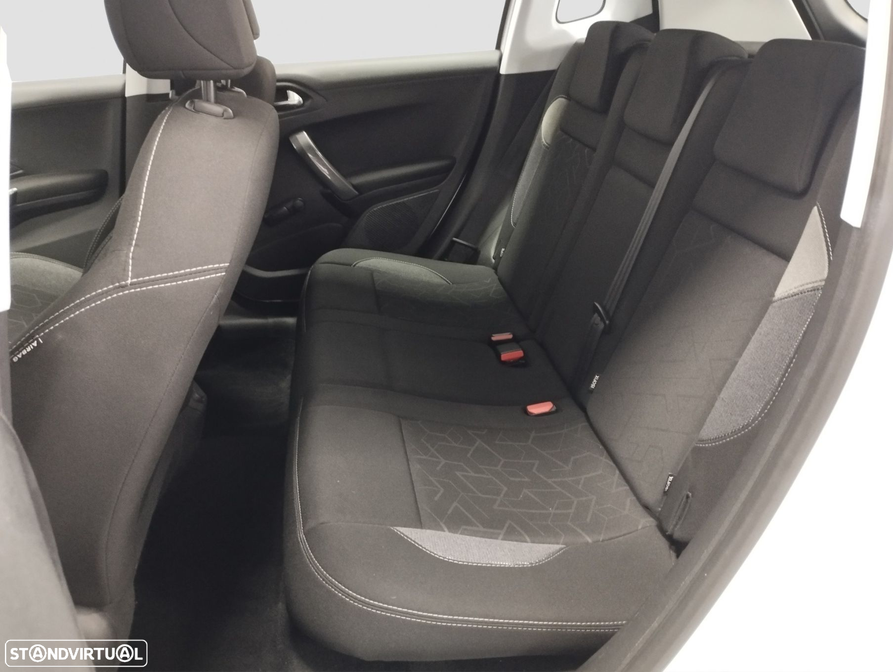 Peugeot 2008 - 8