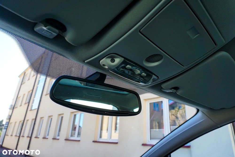Ford Kuga 2.5 4x4 Titanium - 29