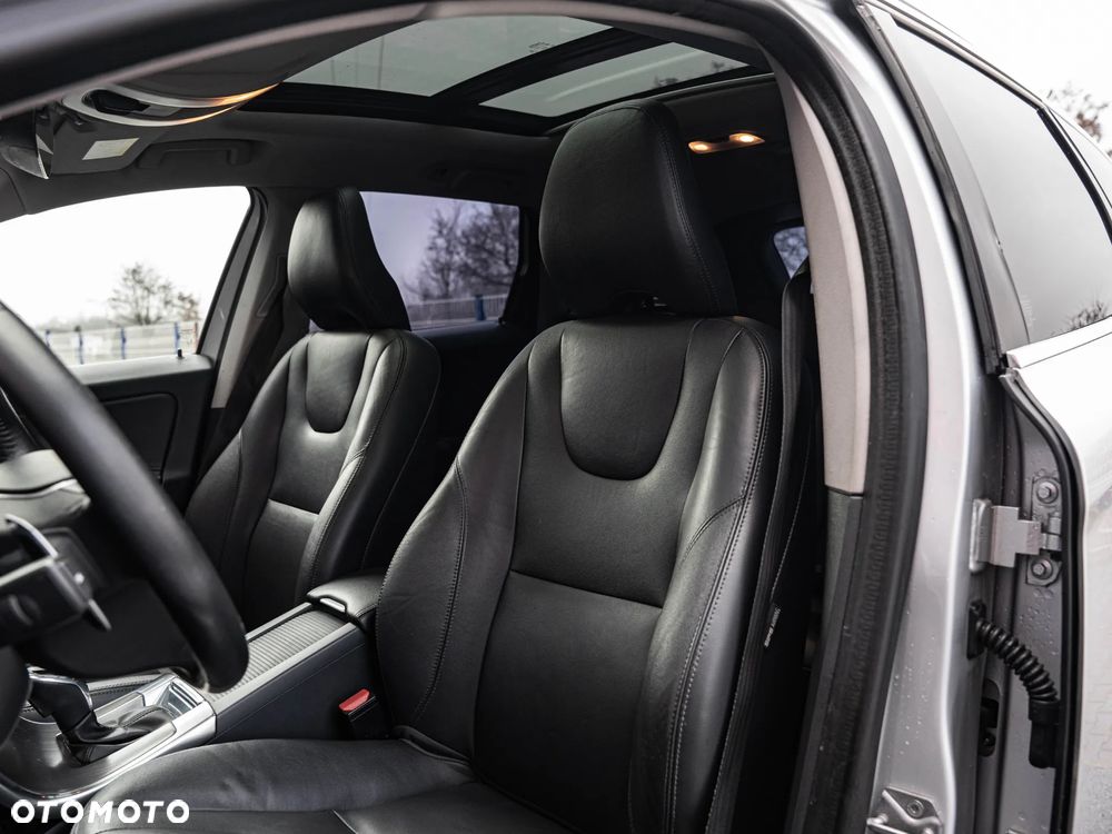 Volvo XC 60 D4 Geartronic Summum - 24