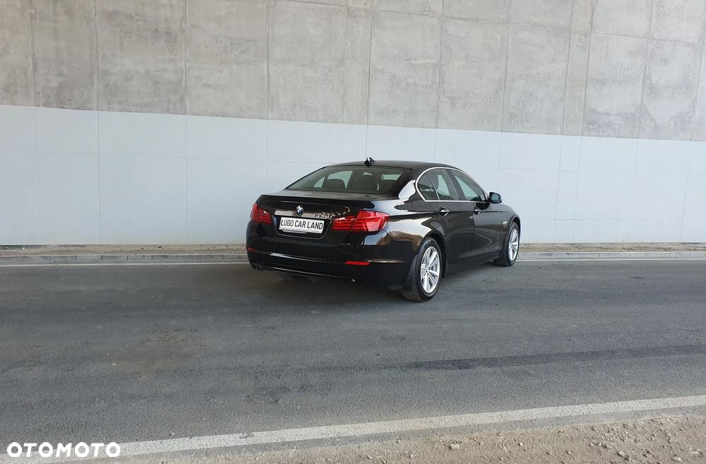 BMW Seria 5 520d Sport-Aut - 2