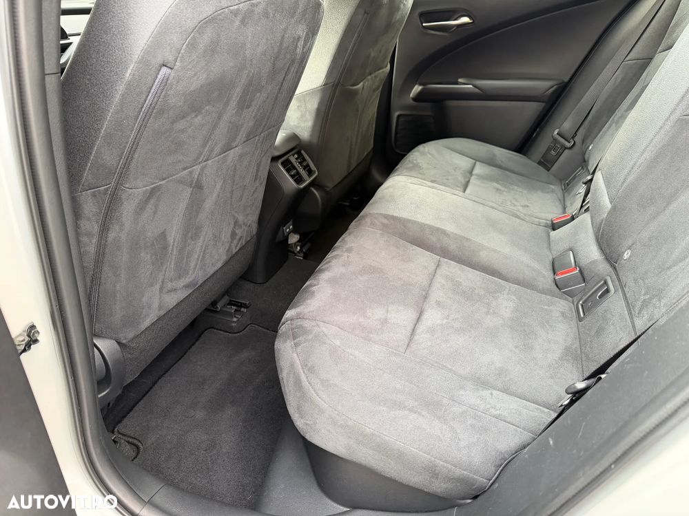 Lexus UX 250h FWD Business - 21