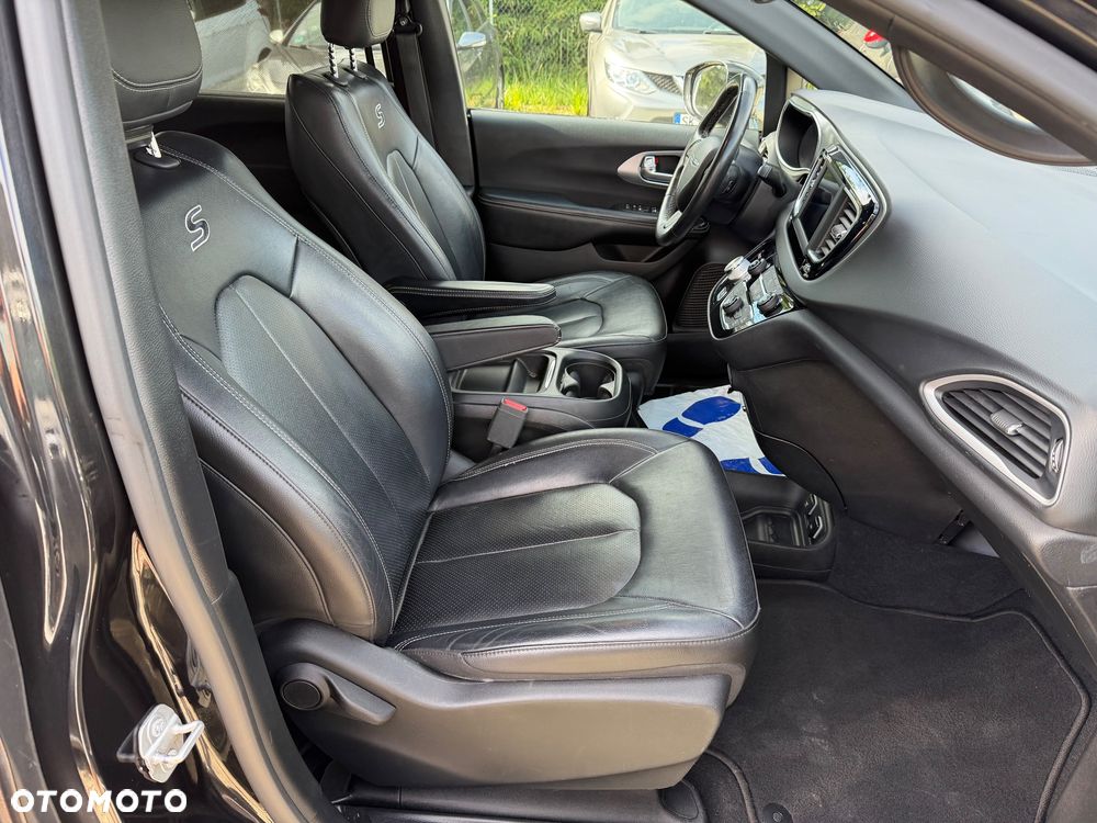 Chrysler Pacifica - 30