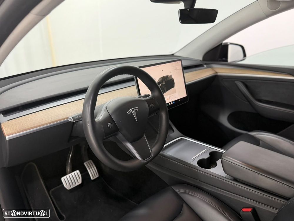 Tesla Model Y - 7