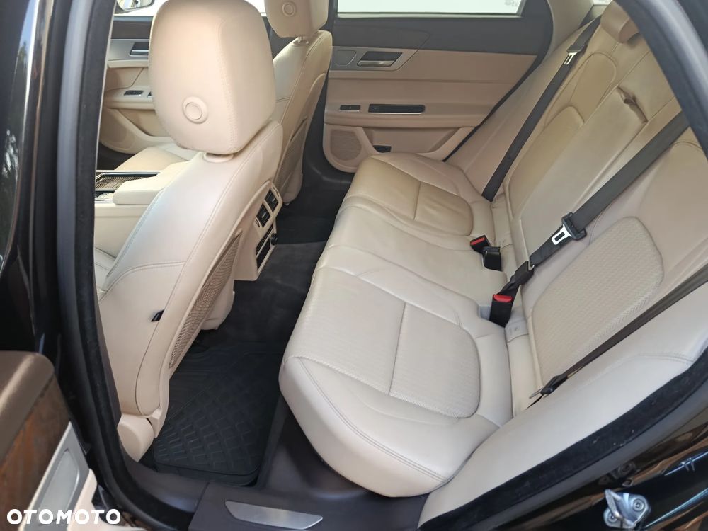 Jaguar XF E-Performance Portfolio - 21