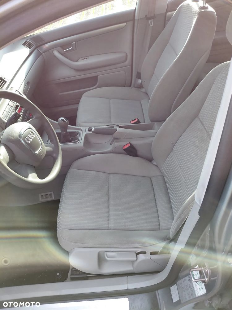 Audi A4 Limousine - 10