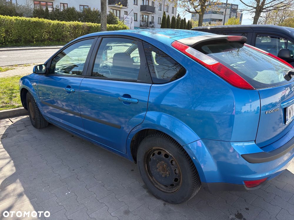 Ford Focus 1.6 16V Ambiente - 4