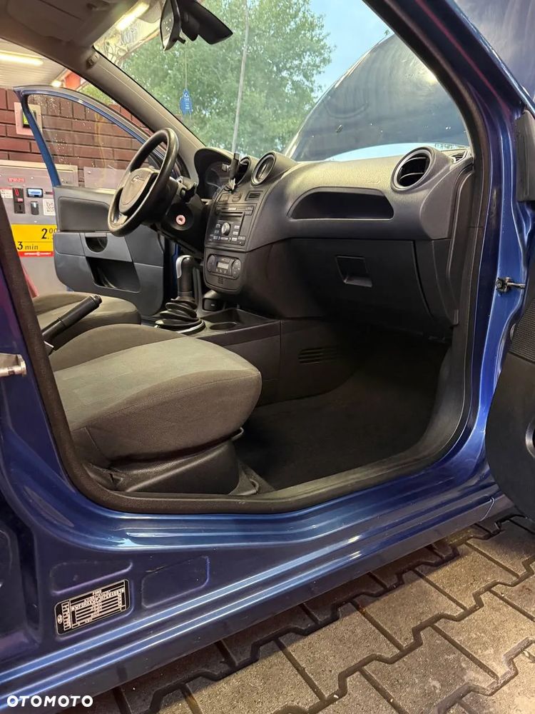 Ford Fiesta 1.4 Ambiente - 34