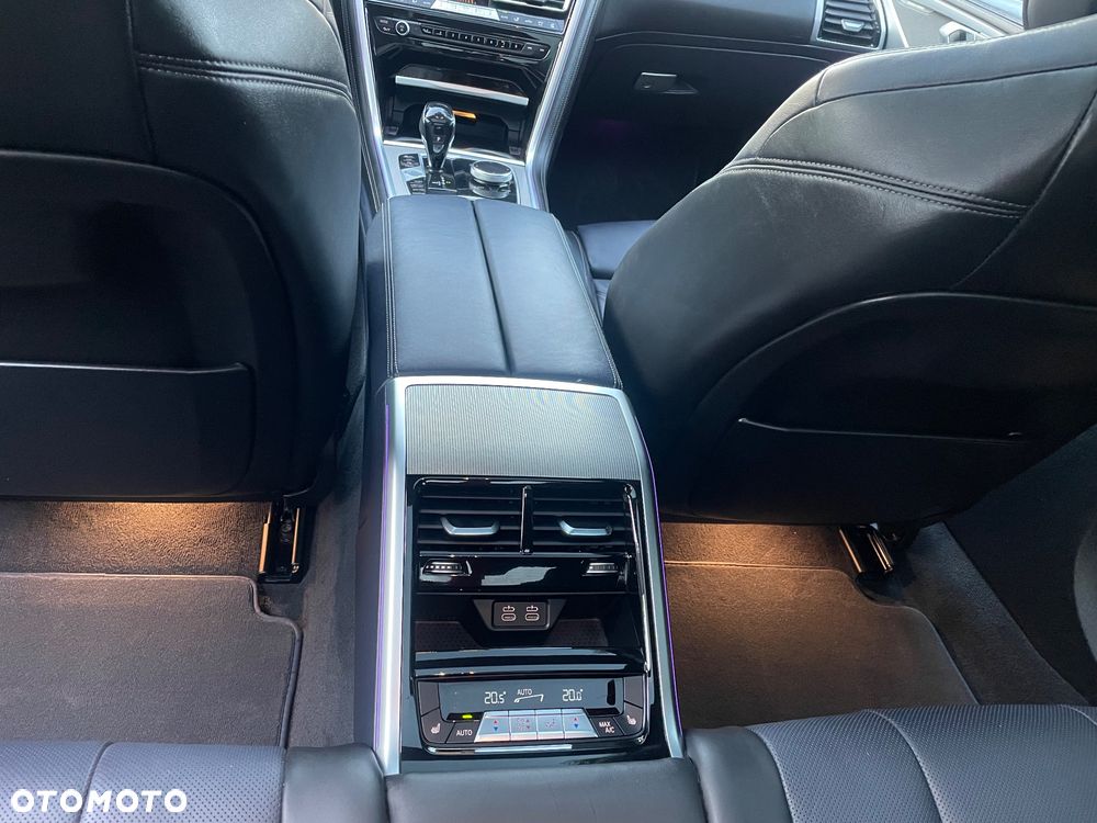 BMW Seria 8 - 24