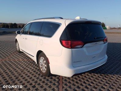 Chrysler Pacifica - 6