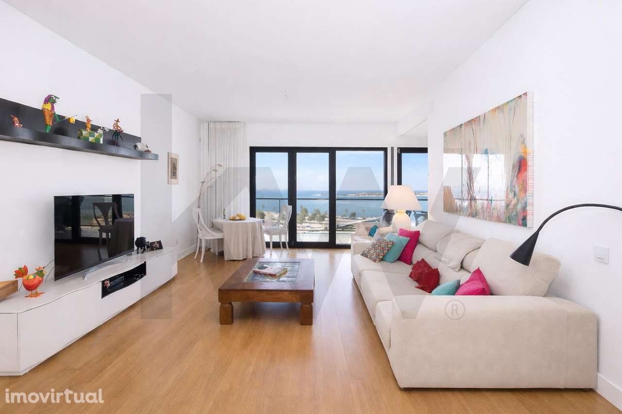 Penthouse Duplex T4 com Vista Tejo | Terraço, Piscina e Estacionamento - Grande imagem: 2/25