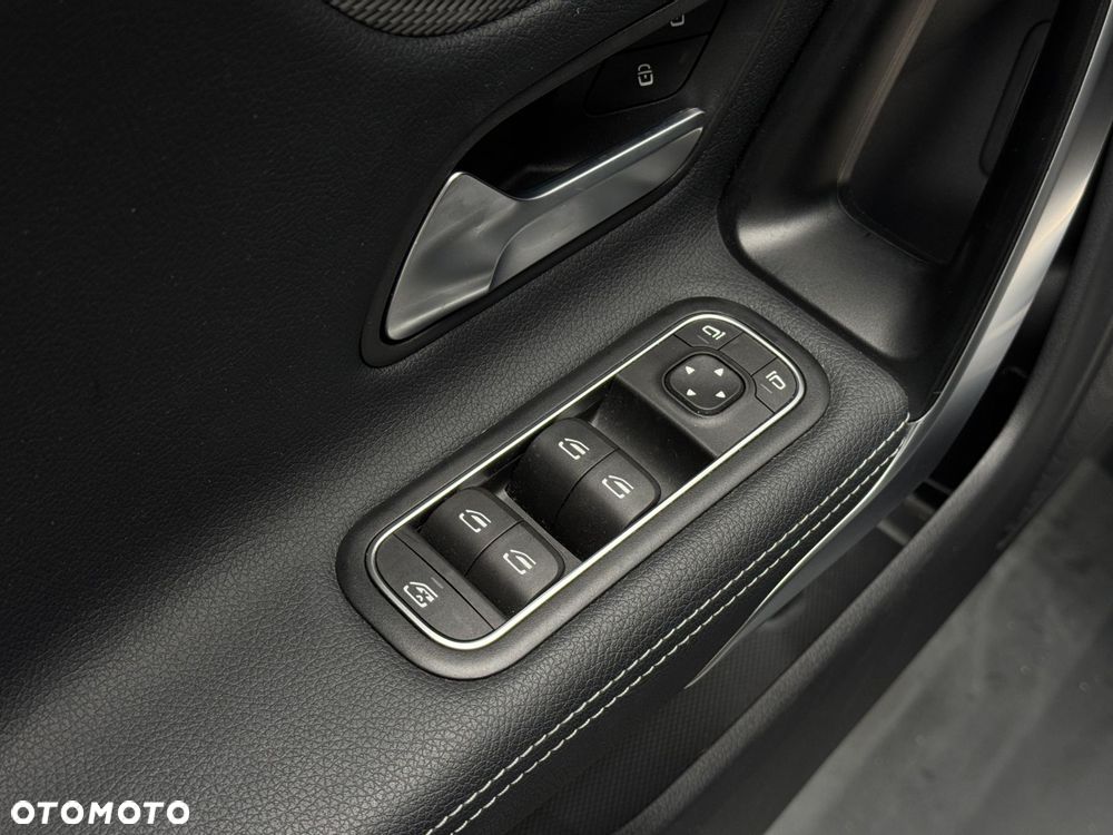 Mercedes-Benz CLA 180 Progressive 7G-DCT - 22