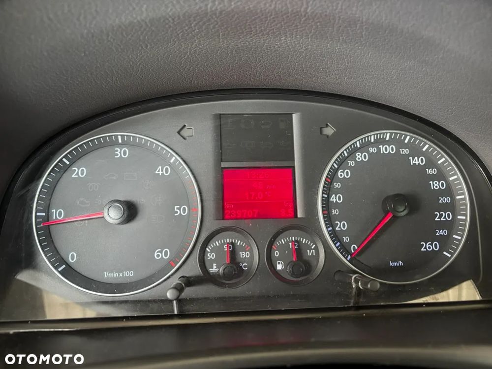 Volkswagen Touran 2.0 TDI Highline - 11