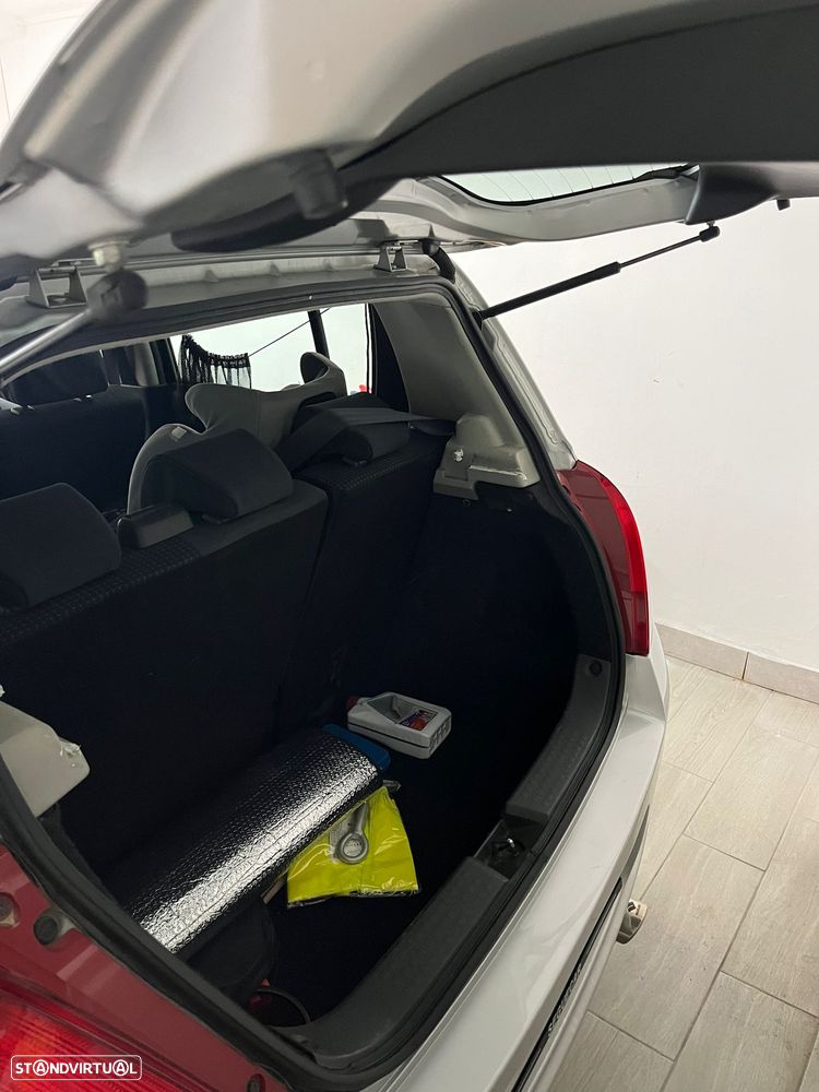 Suzuki Swift 1.3 16V GLX - 9