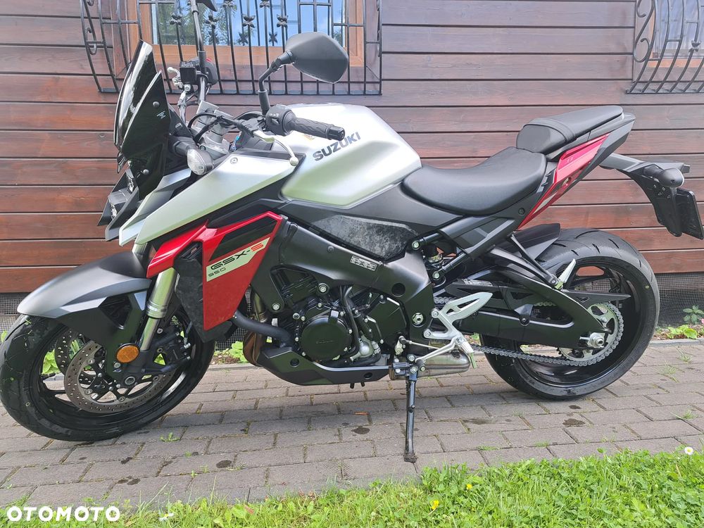 Suzuki GSX - 7